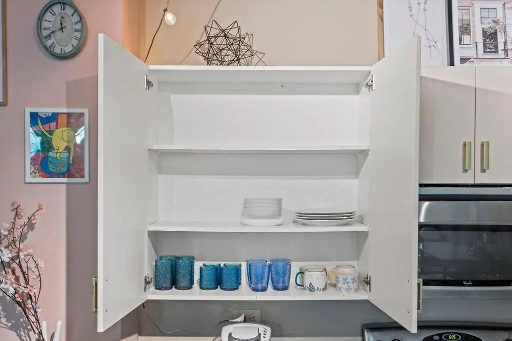 Fun & Eccentric + Uptown + Getaway + King Studio Charlotte Apartment