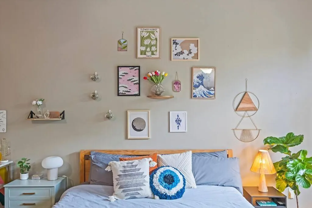 Fun & Eccentric + Uptown + Getaway + King Studio Charlotte Apartment