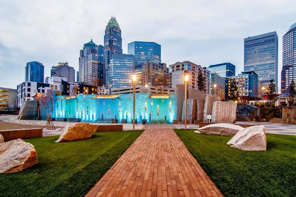 Fun & Eccentric + Uptown + Getaway + King Studio Charlotte Apartment