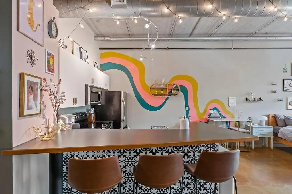 Fun & Eccentric + Uptown + Getaway + King Studio Charlotte Apartment