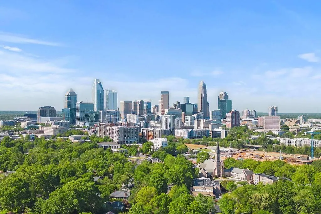 Apartment Fun & Eccentric + Uptown + Getaway + King Studio Charlotte