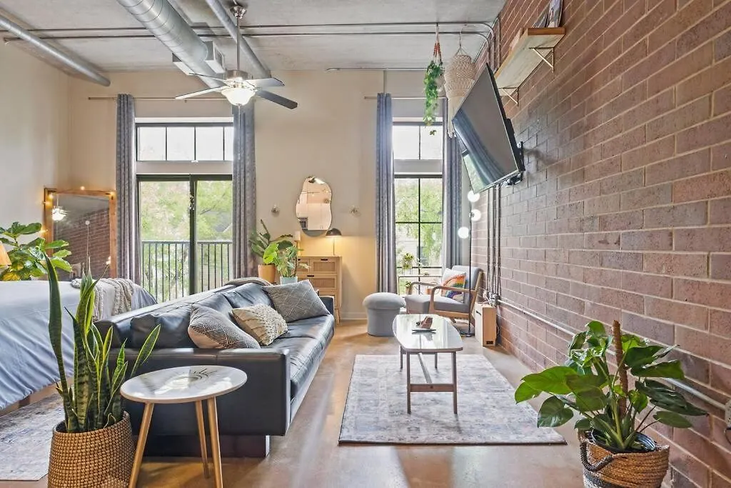 Fun & Eccentric + Uptown + Getaway + King Studio Charlotte Apartment