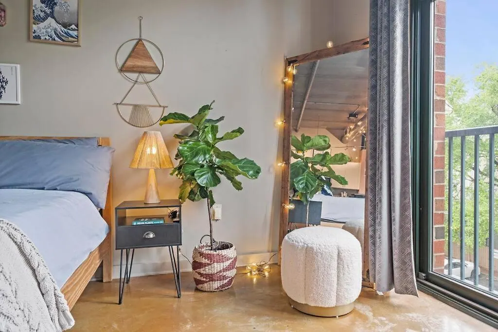 Fun & Eccentric + Uptown + Getaway + King Studio Charlotte 0*,