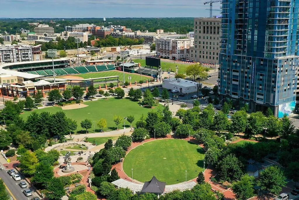 Fun & Eccentric + Uptown + Getaway + King Studio Charlotte Apartment